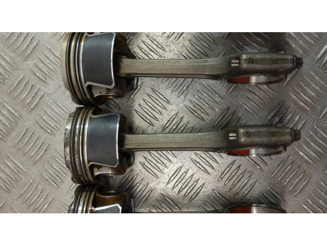  Поршень B48 7620971  BMW X3 G01 для бензинового двигателя 2.0