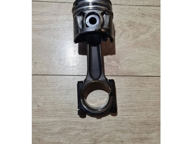  Поршень с шатуном    Volvo V70  