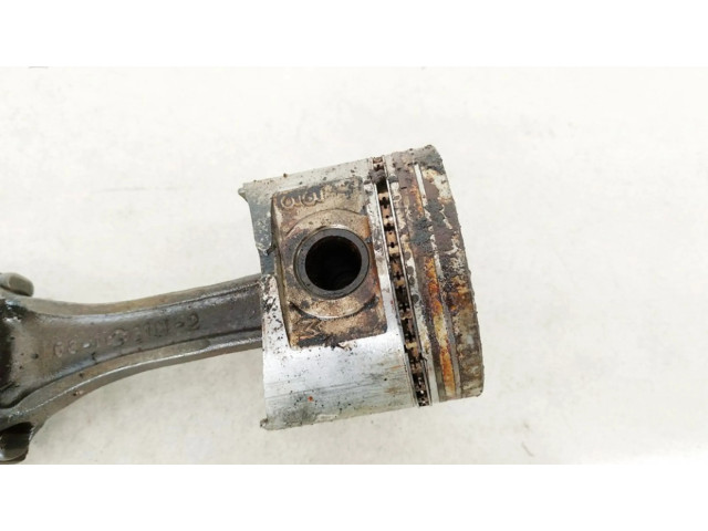  Поршень с шатуном    Nissan Sunny для бензинового двигателя 1.6