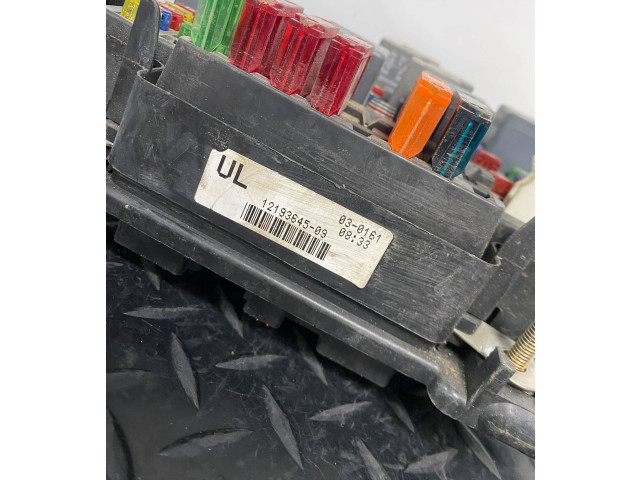   Pojistková skříňka 12193645   Cadillac Escalade 2005