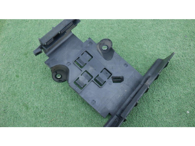 Другая деталь отсека двигателя