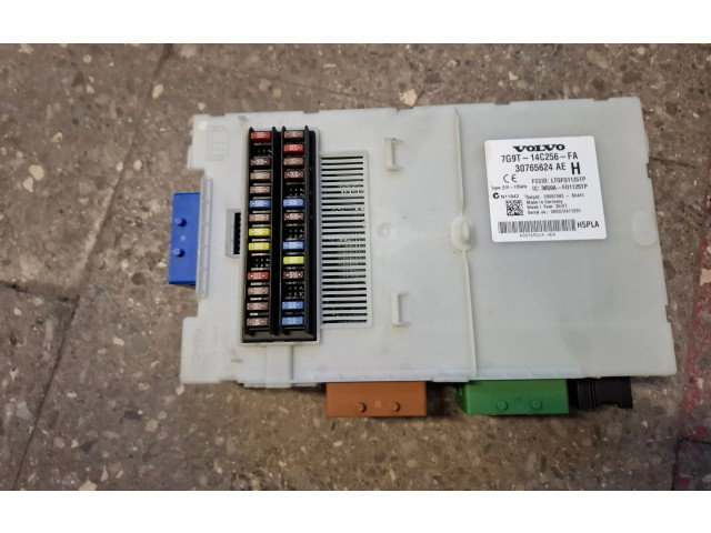 Pojistková skříňka 30765624, 7G9T14C256FA Volvo XC70 2010