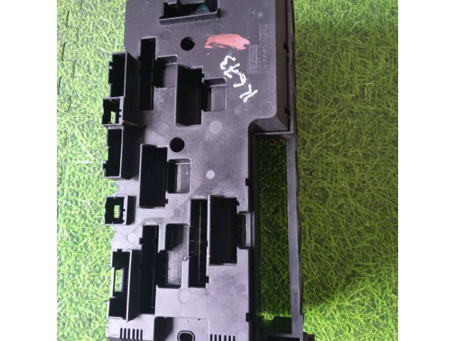 Pojistková skříňka 9210861, 000275261 BMW 7 F01 F02 F03 F04 2011