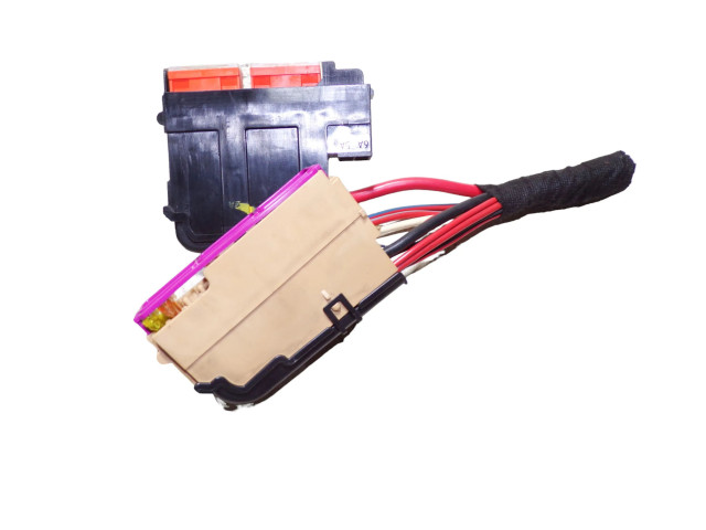 Блок предохранителей    Audi A3 S3 8L    