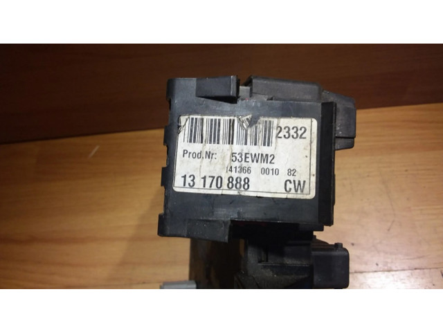 Блок предохранителей 13170888 Opel Vectra C