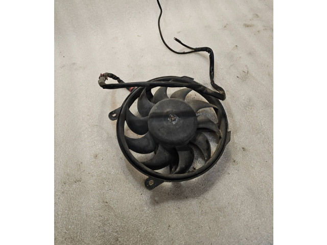 Vstřikovací lišta 441010102Q Audi V8