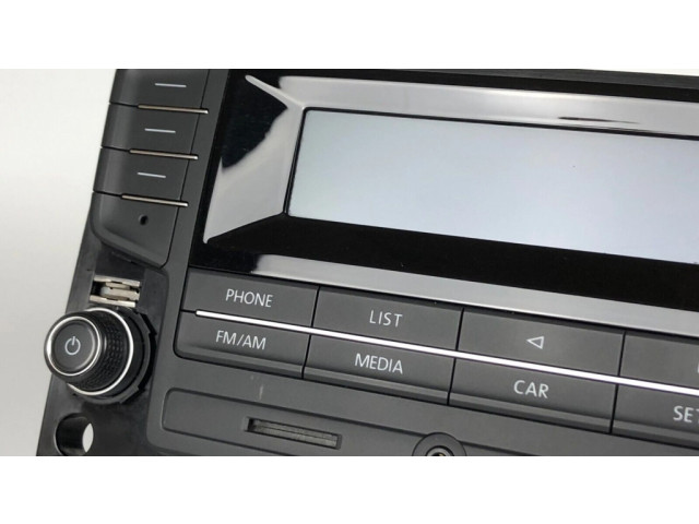 Радио/ проигрыватель CD/DVD / навигация