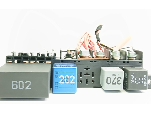 Блок предохранителей  896083000, 8L0941822A   Audi A6 S6 C5 4B    