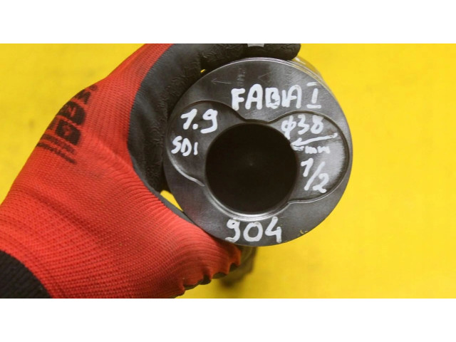  Поршень с шатуном    Skoda Fabia Mk1 (6Y)  