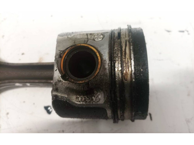 Поршень с шатуном Skoda Octavia Mk2 (1Z)