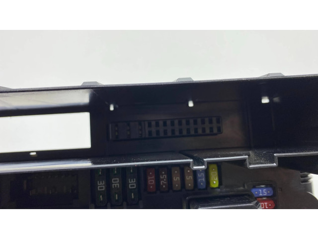 Pojistková skříňka 9210861 BMW 7 F01 F02 F03 F04 2010