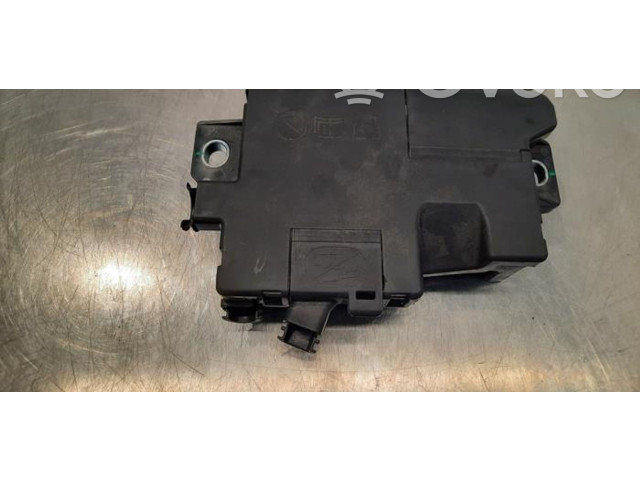 Блок предохранителей 32265589 Volvo XC40