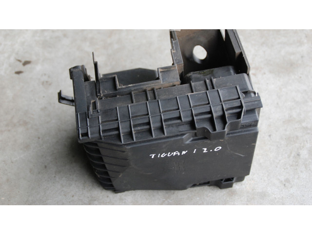   Pojistková skříňka 1K0937629A, 140KM   Volkswagen Tiguan 2009