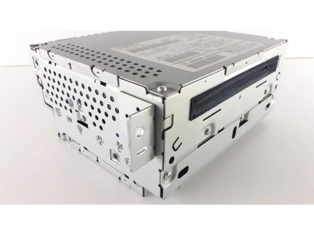 Радио/ проигрыватель CD/DVD / навигация