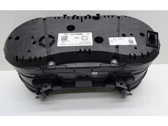 Панель приборов 5E0920959B Skoda Octavia Mk3 (5E)