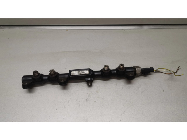 Топливная рампа 2S7Q9D280AE Ford Mondeo Mk III 2.0