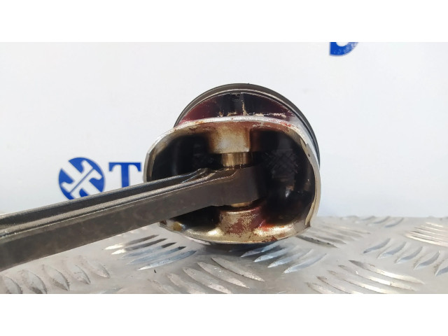  Поршень с шатуном W10B16D 04777716AA  Mini One - Cooper R50 - 53  1.6