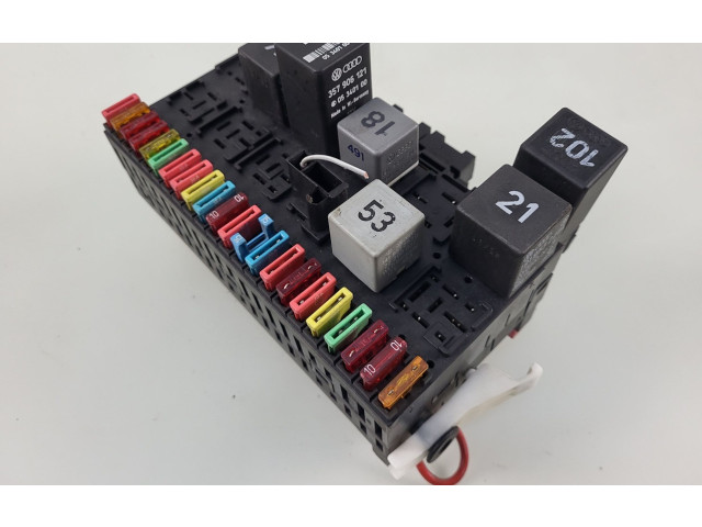 Pojistková skříňka Volkswagen PASSAT B3 1988