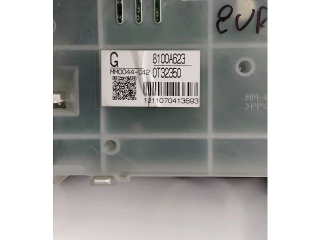 Přístrojová deska  Mitsubishi Pajero 2008 8100A623, MM0044042  