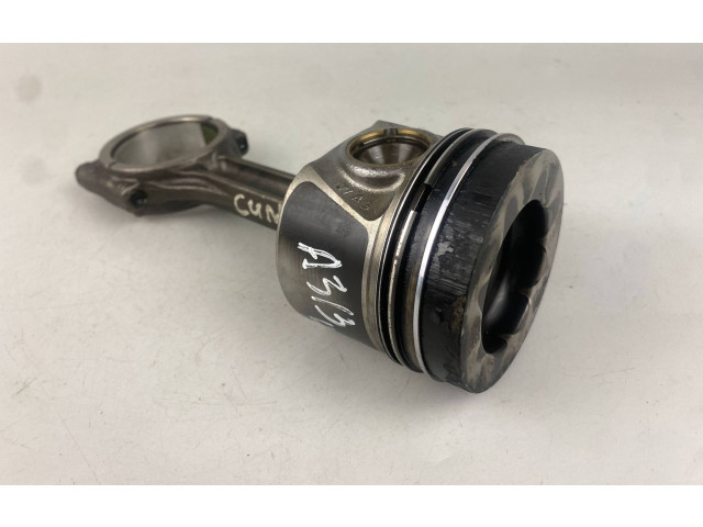  Поршень с шатуном  02604LA, 04LADE  Audi A3 S3 8V  