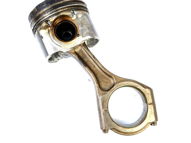  Поршень с шатуном    Subaru Forester SH  