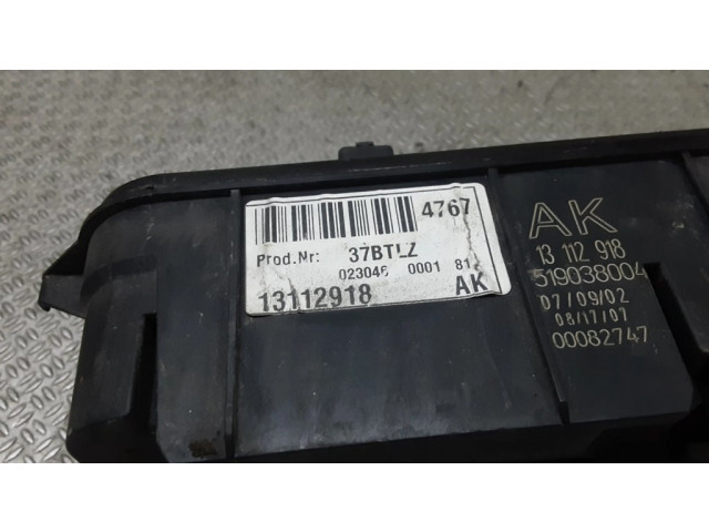 Pojistková skříňka 13112918 Opel Vectra C 2002