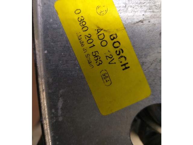 Моторчик заднего дворника 0390201563    Mercedes-Benz E W210