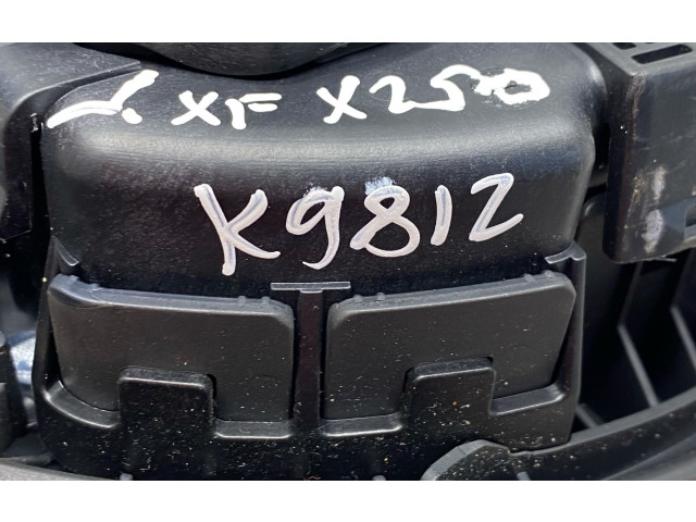 Подушка безопасности водителя CX23043B13AA, 1027869442 Jaguar XF X250