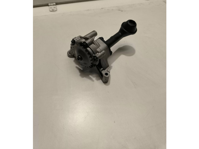 Масляный насос 030115105C, C04466984 Volkswagen Caddy