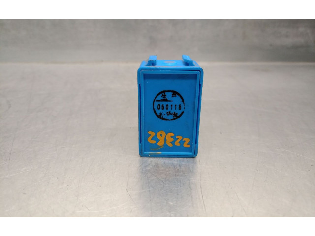 Блок предохранителей 968301C000   Hyundai Getz    