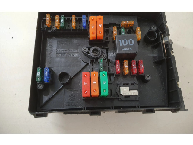 Блок предохранителей 1K0937125A Volkswagen Caddy