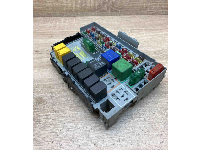 Pojistková skříňka 24412497 Opel Zfira A 1999