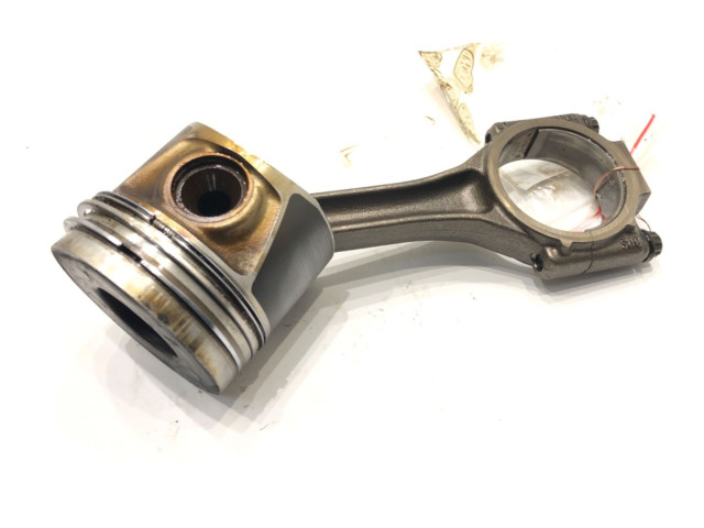 Поршень с шатуном Skoda Octavia Mk2 (1Z)