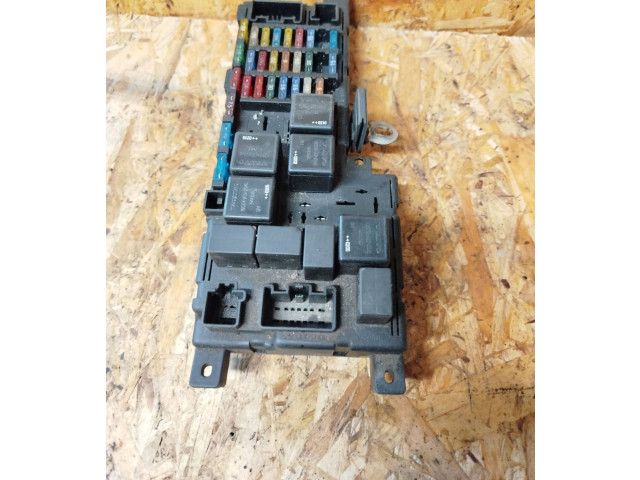 Блок предохранителей 8637841, 518717004 Volvo V70