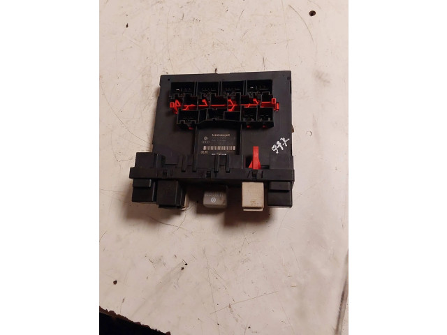Блок предохранителей  3C0937049E   Volkswagen Touran I    