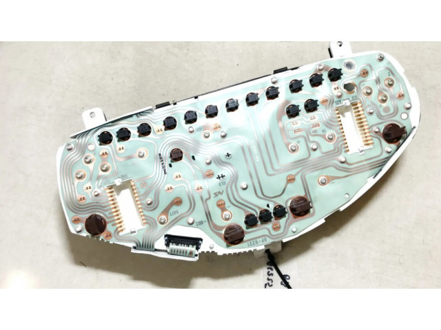 Панель приборов mr308402 Mitsubishi Carisma