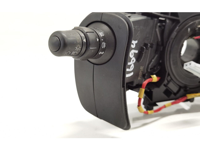 Ручка стеклоочистителей 8200906799A Renault Clio III