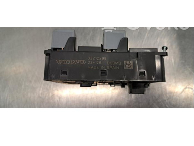 Блок предохранителей  32212299   Volvo XC90    