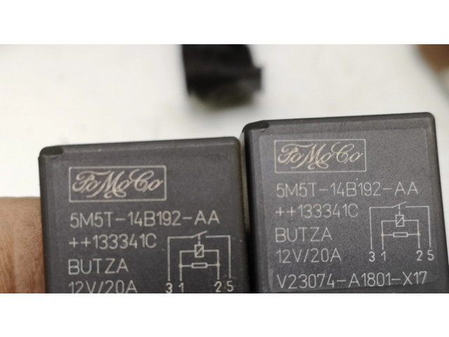 Pojistková skříňka AV6T14A142AB, EM5T14K733BAM Ford Focus 2013