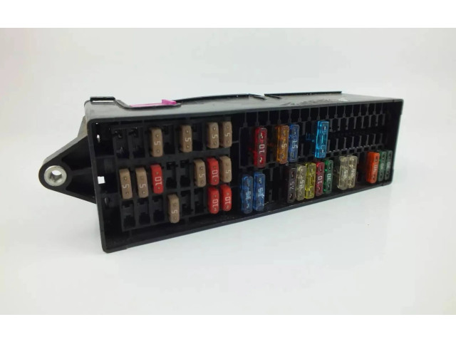 Блок предохранителей 1T1937615A Volkswagen Caddy