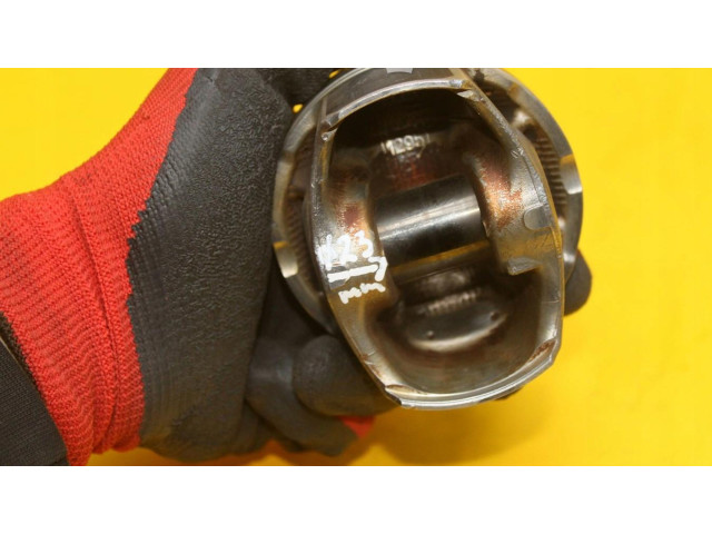 Píst Audi A4 S4 B8 8K