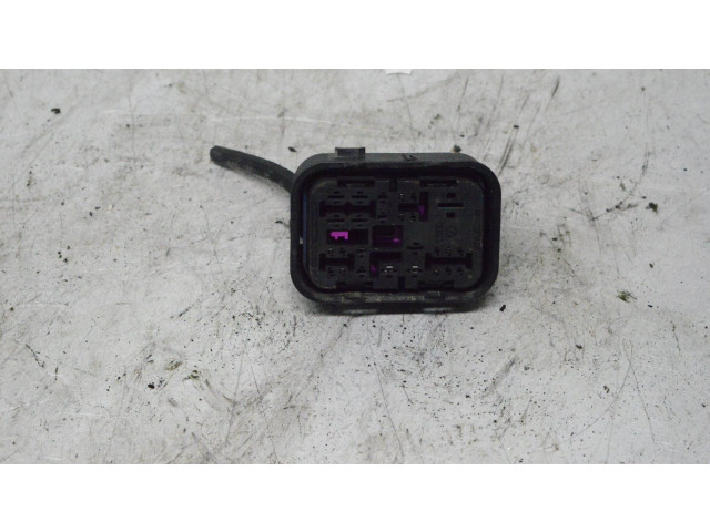 Блок предохранителей    Volkswagen Caddy    