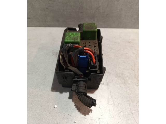 Sicherungskasten komplett 13106985   Opel ombo C    