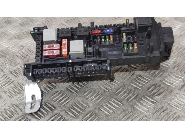 Pojistková skříňka 016706581A Mercedes-Benz E A207 2011