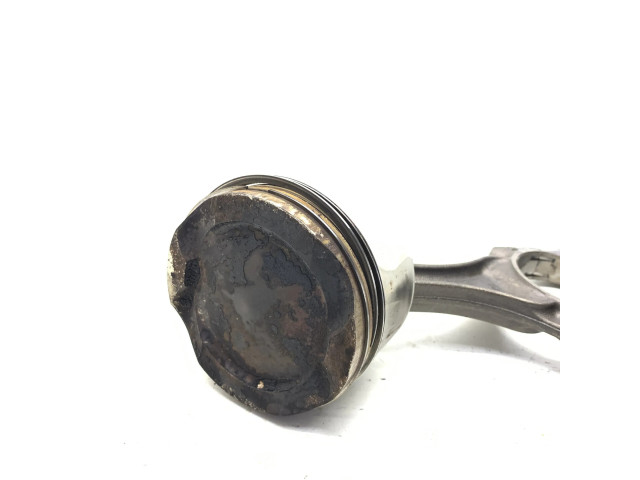 Píst 7647339   BMW 7 F01 F02 F03 F04  pro benzínový motor 4.4 N63 B44 B 