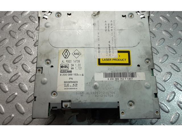 Радио/ проигрыватель CD/DVD / навигация