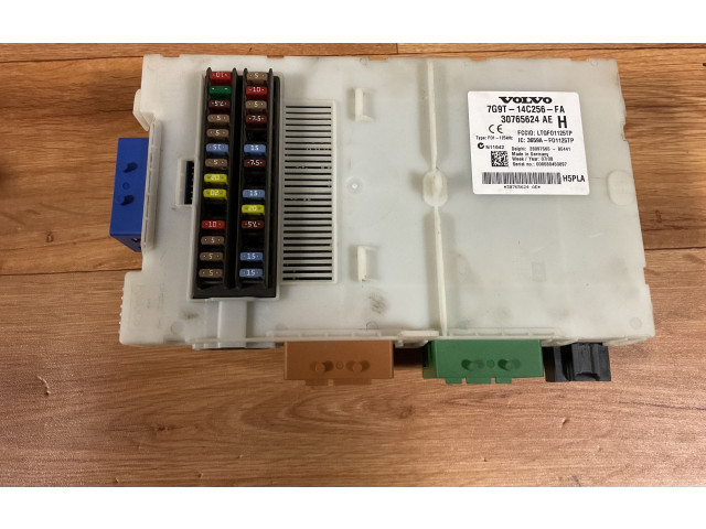 Блок предохранителей 30765624AE, 7G9T14C256FA   Volvo V70    
