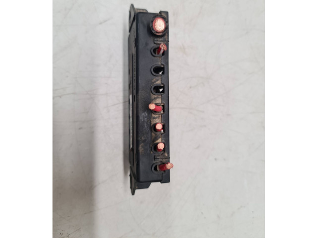 Блок предохранителей 9441776   Volvo V70    