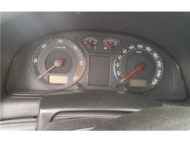 Панель приборов 81071428   Skoda Superb B5 (3U)       