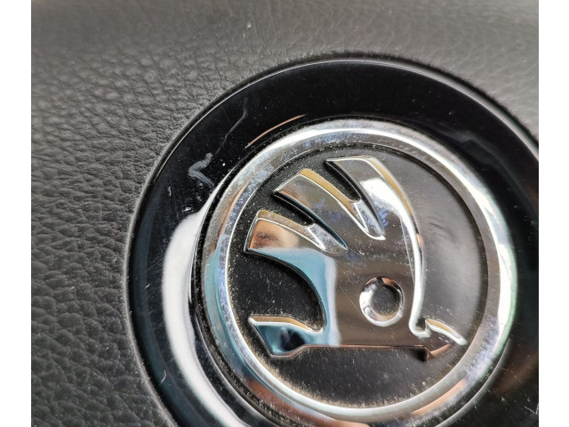 Подушка безопасности водителя 5E0880201B, 308307799002AD   Skoda Octavia Mk3 (5E)